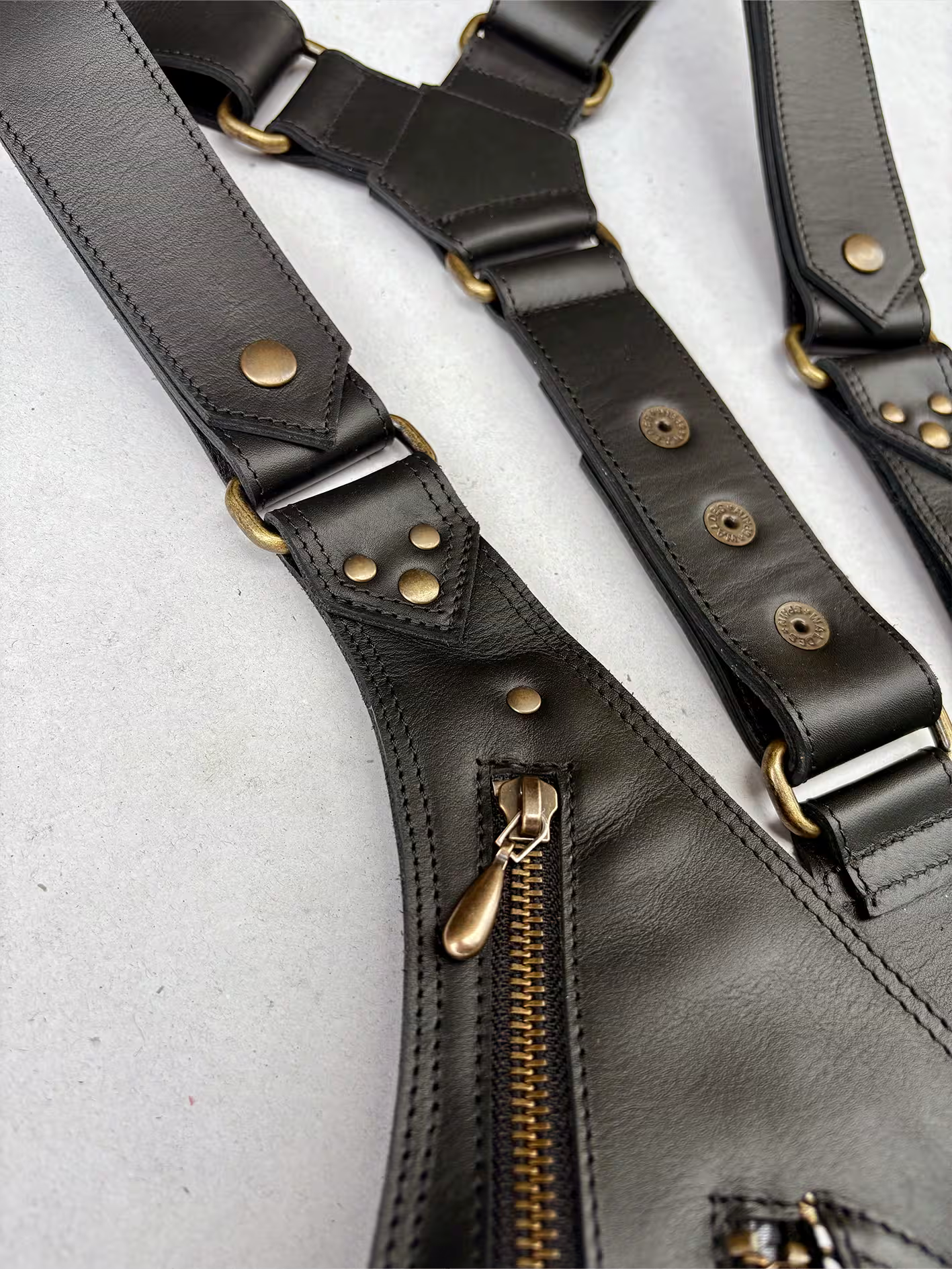 Obsidiana - BOLSO ARNÉS DE PIEL – Oro viejo