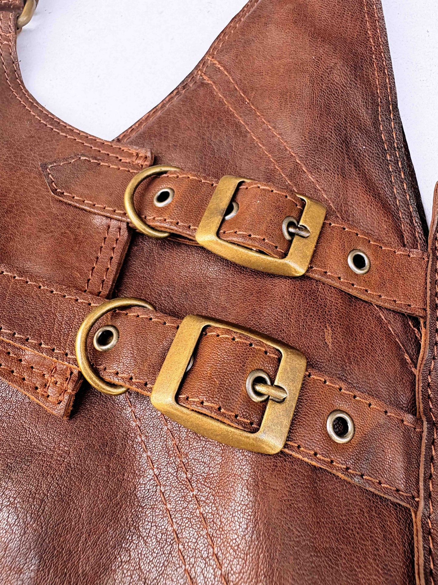 Hayley - BOLSO ARNÉS DE PIEL – Oro viejo