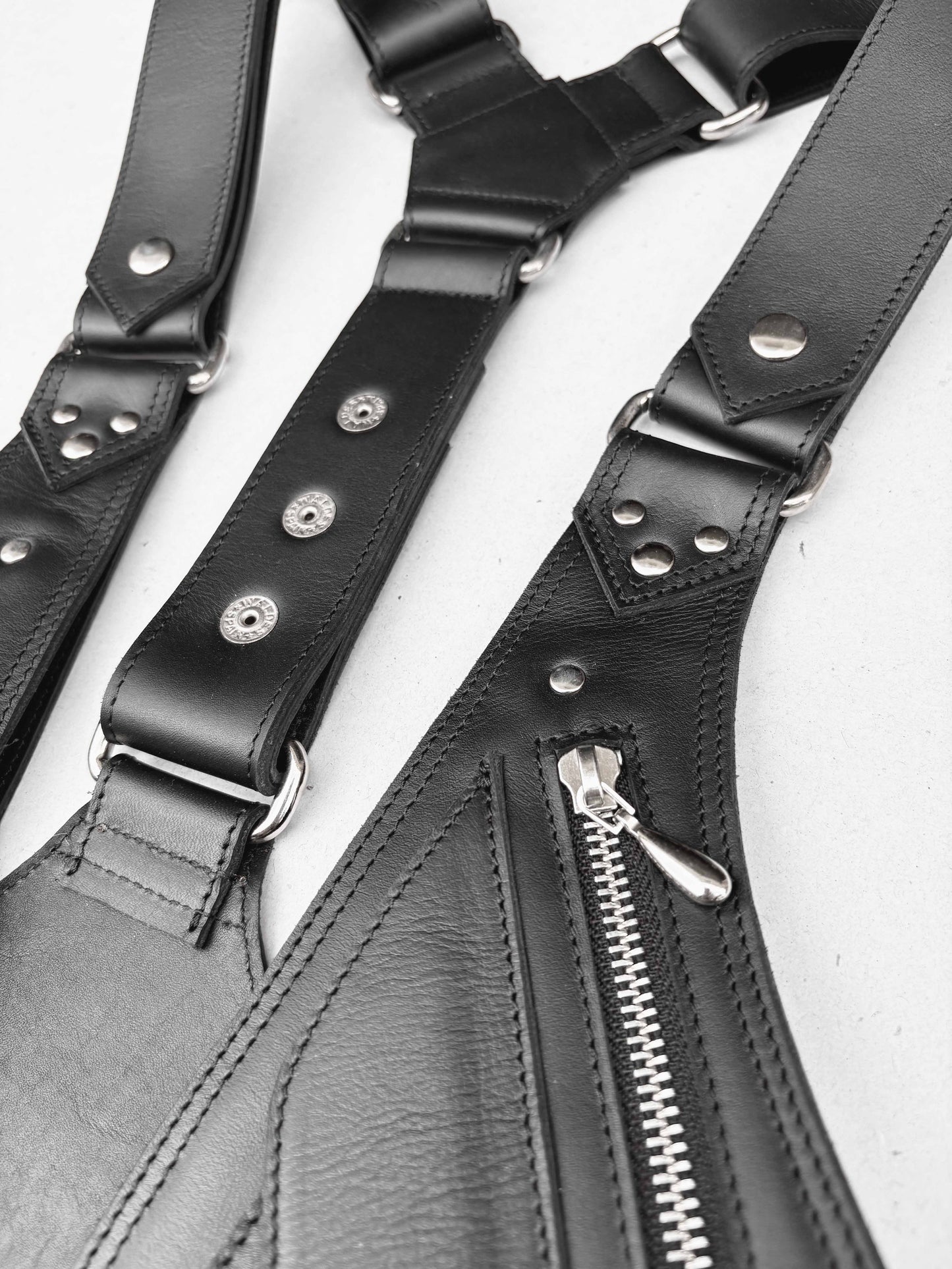 Obsidiana - BOLSO ARNÉS DE PIEL – Plata