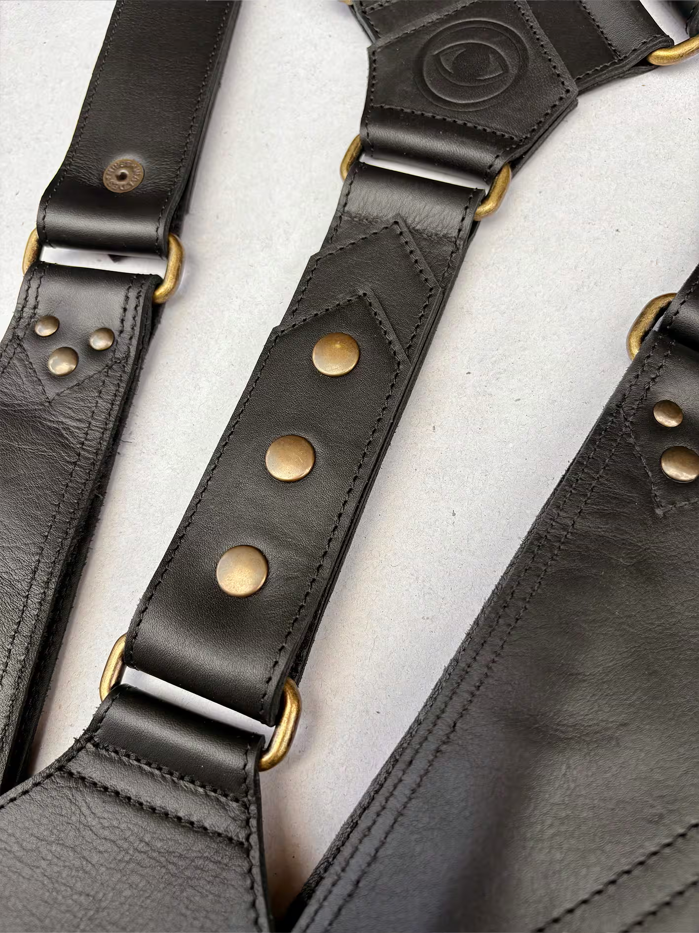 Obsidiana - BOLSO ARNÉS DE PIEL – Oro viejo