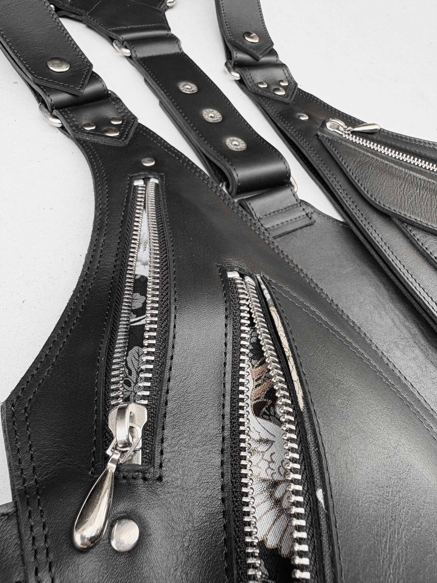 Obsidiana - BOLSO ARNÉS DE PIEL – Plata