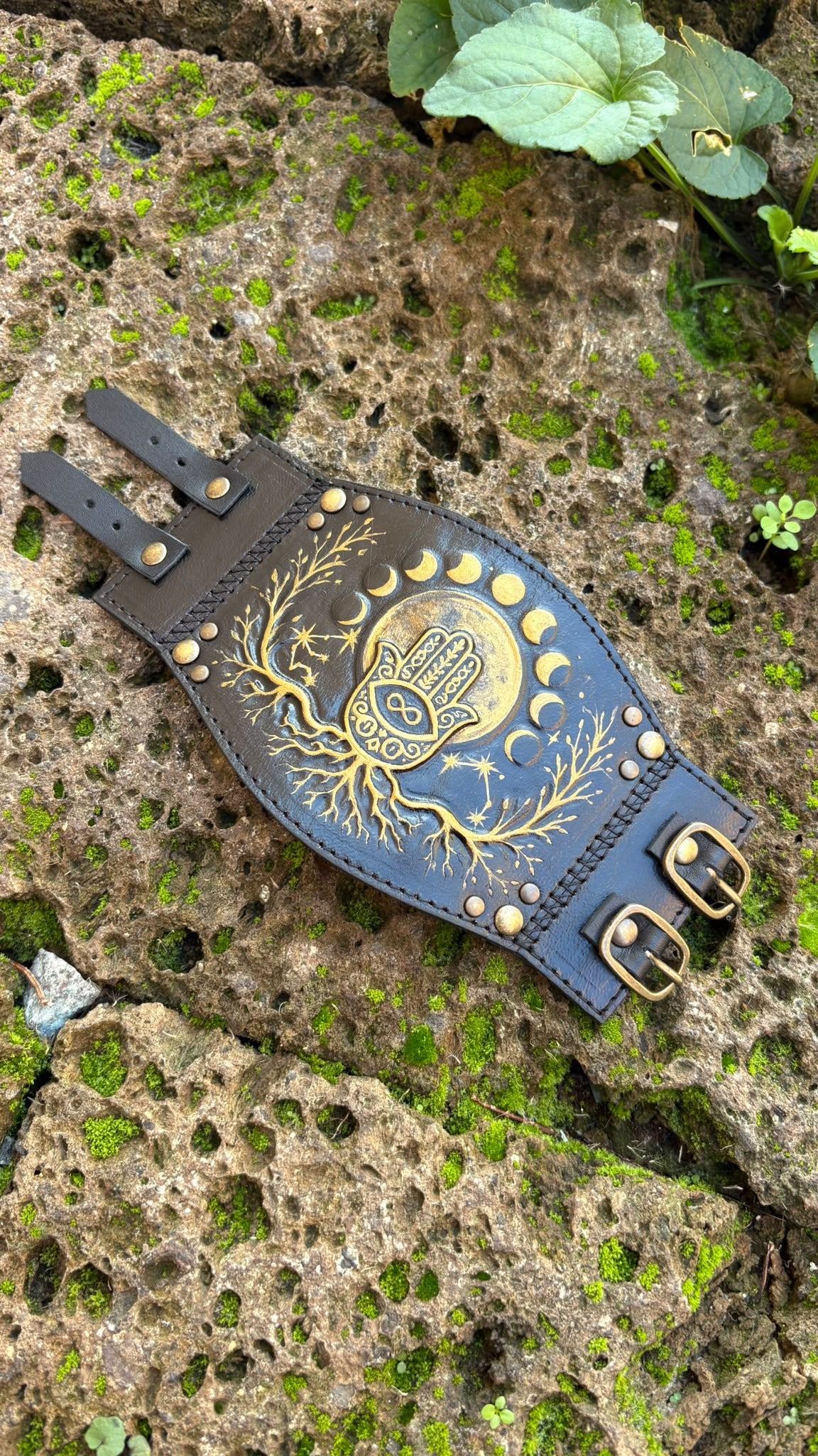 Pulsera repujada mano fátima