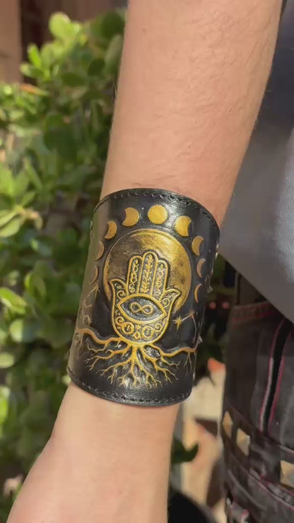 Pulsera repujada mano fátima
